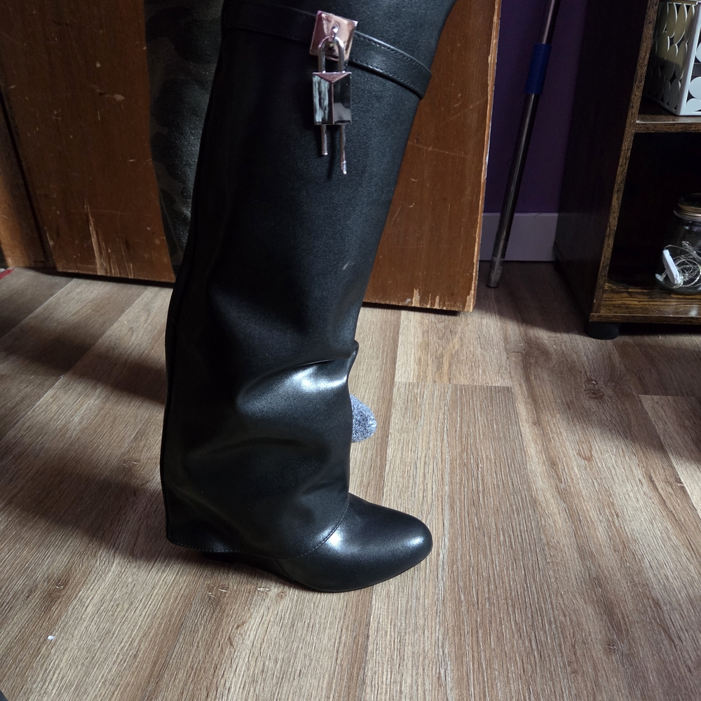 Black Knee-High Women's Boots Size 7 Leather - Picture 2 of 6